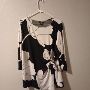 Liz Claiborne Gray and Black Top